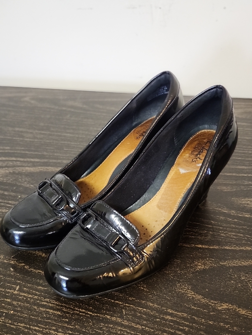 Clark’s Artisan Black Patten Leather pumps Chunky Heels